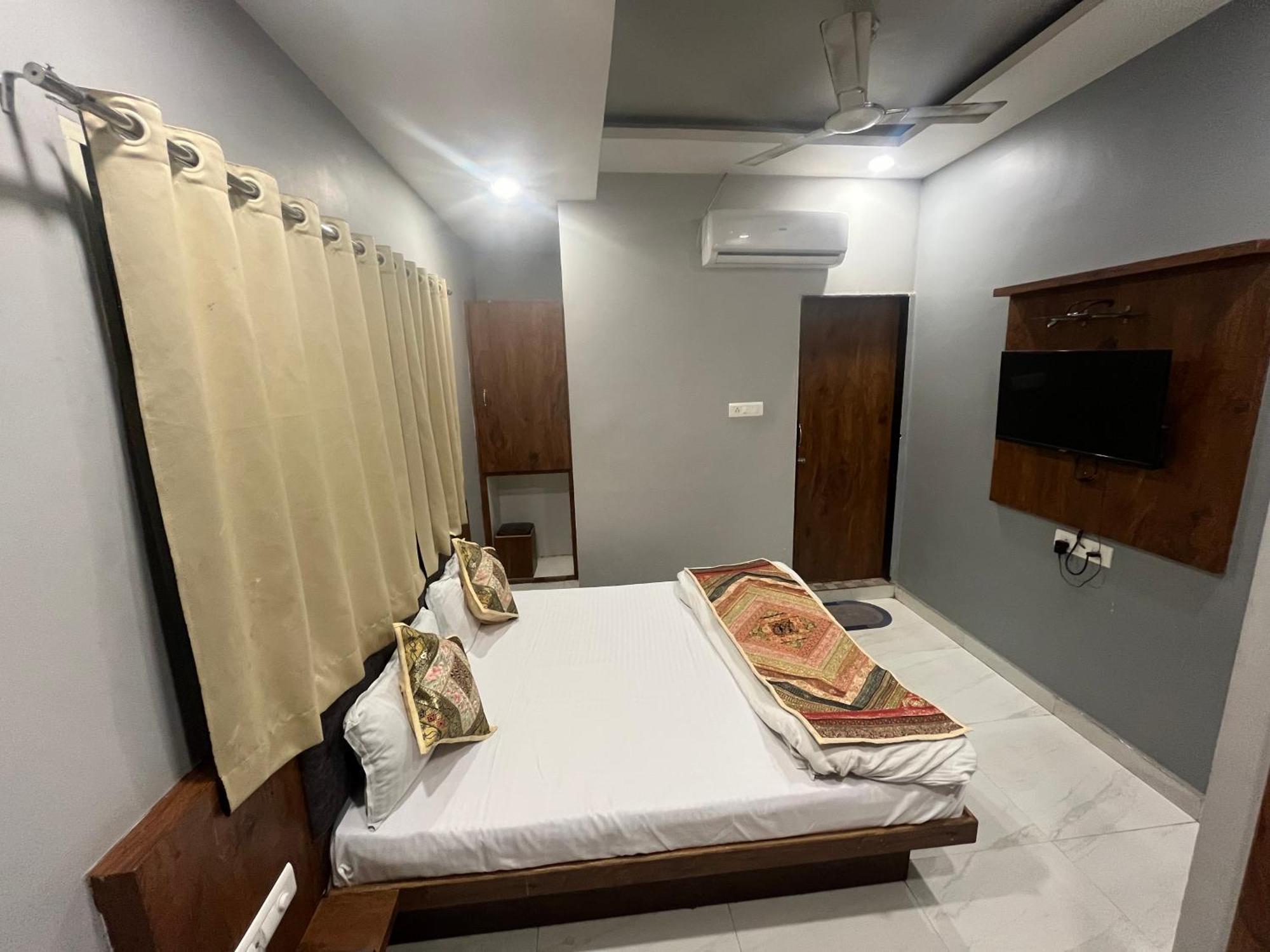 Hotel Shankar Уджайн Екстериор снимка