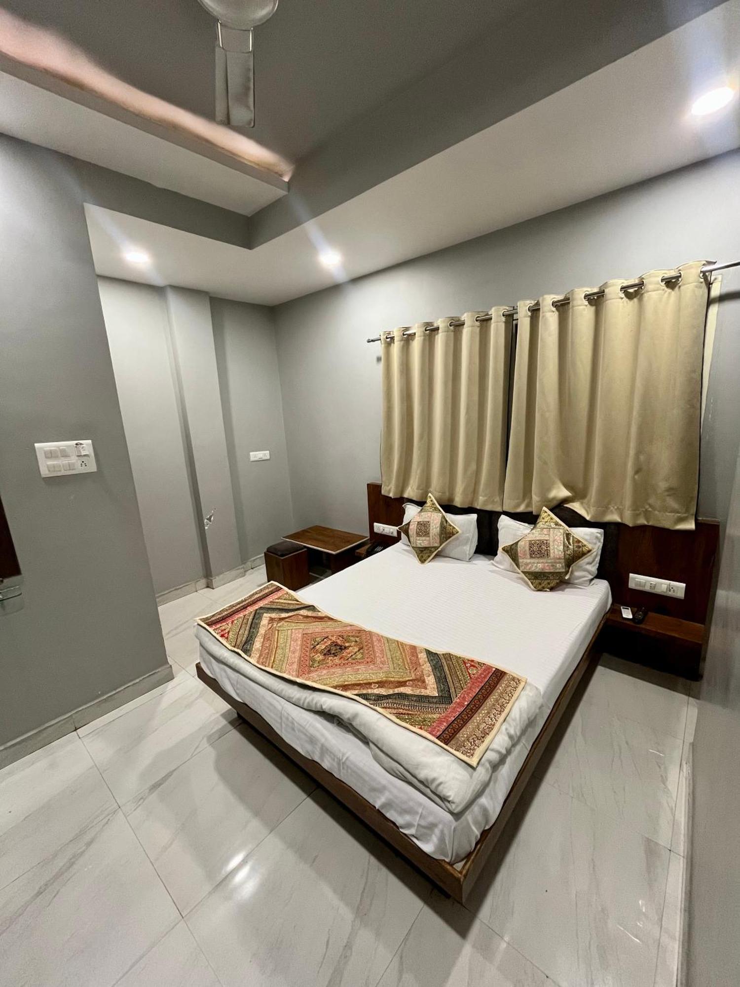 Hotel Shankar Уджайн Екстериор снимка